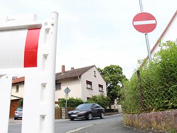 Als Abkürzung beliebt: die Brückenstraße in Gremsdorf.  Foto: C. Bauriedel