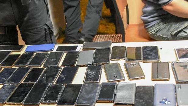 Die Smartphones können bei der Kriminalpolizei abgeholt werden. Foto: Polizei Mittelfranken