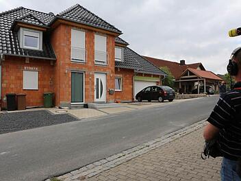 In diesem Haus in Burgebrachs Südwesten wurde der mutmaßliche Mörder der in Sachsen entführten Annelie verhaftet. Foto: Barbara Herbst