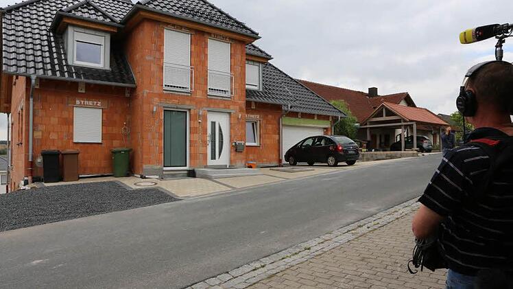 In diesem Haus in Burgebrachs Südwesten wurde der mutmaßliche Mörder der in Sachsen entführten Annelie verhaftet. Foto: Barbara Herbst