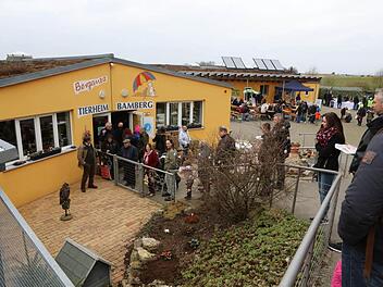 Beim Ostermarkt am Sonntag herrschte auf dem Gelände des Tierheims reges Kommen und Gehen. Foto: Barbara Herbst