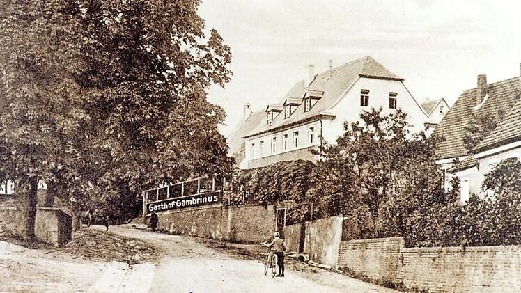 Der "Herrnbuch" (Hirtenbuck) mit dem Gasthof "Gambrinus" kommt ebenfalls im Buch vor.