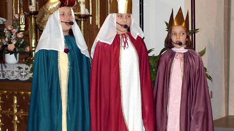 Die drei Weisen aus dem Morgenland (von links): Leonie Piwonski, Chiara Müller, Michelle Betz