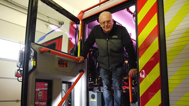 Der Zeitlofser J&uuml;rgen Buberl musste vor Kurzem den aktiven Dienst bei der Feuerwehr beenden, da er die Altersgrenze von 65 Jahren erreicht hatte. Foto: Rebecca Vogt