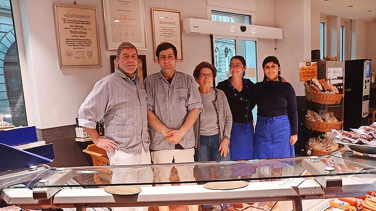 Sie führen und lenken die Traditionsmetzgerei Kraus in der Strau in Kronach: Eberhard Kraus, Philipp Kraus, Christa Kraus, Ellen Kraus und Stephanie Kraus (von links).