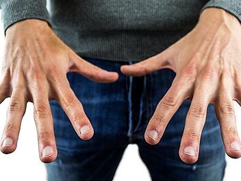 Längerer Ringfinger: Kann man Psychopathen an den Fingern erkennen?