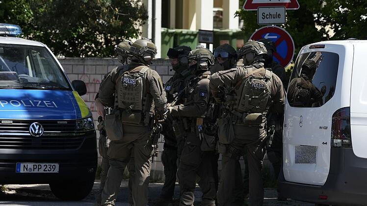 Großer Spezialeinsatz an Mittelschule: Person mit waffenähnlichem Gegenstand gesehen
