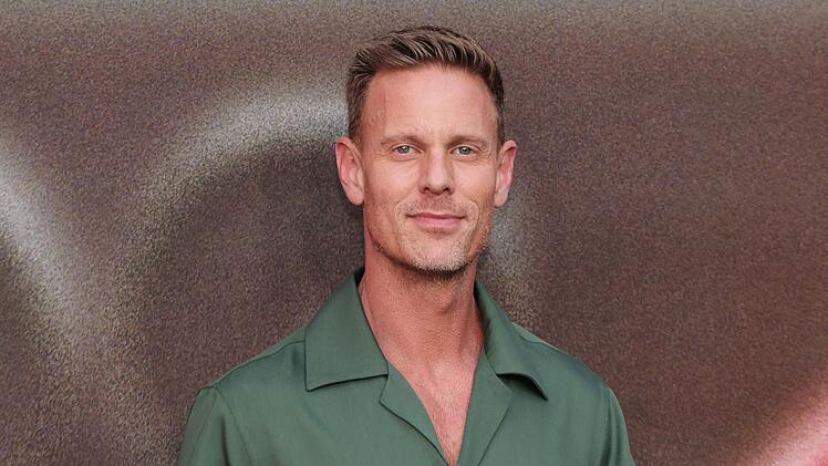 Leidtragender der Causa Barrera war auch Christopher Landon. Er wurde im Netz f&auml;lschlicherweise beschuldigt, f&uuml;r die Entlassung Barreras verantwortlich gewesen zu sein. Man warf ihm Solidarit&auml;t mit "Kinderm&ouml;rdern" vor und drohte, ihn und seine Familie umzubringen. Am Ende ermittelte sogar die FBI und Landon sah sich gezwungen, den Regieposten abzugeben.