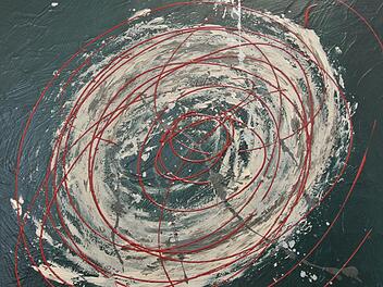 Bewegung prägt die Acrylbilder der Lebenshilfe-Fördergruppe in Augsfeld. Foto: Brigitte Krause