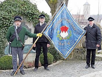 Die Fahne des Vereins Fotos: p