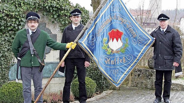 Die Fahne des Vereins Fotos: p