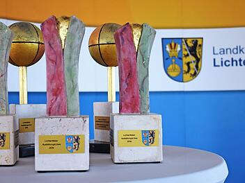 Die Sieger-Skulpturen des Ausbildungsl&ouml;wen