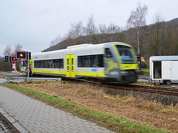 Damit die Arbeiter nicht mehr völlig dem Wetter ausgesetzt sind, erhielten sie einen Bauwagen - nach eineinhalb Jahren. Foto: Dieter Hübner