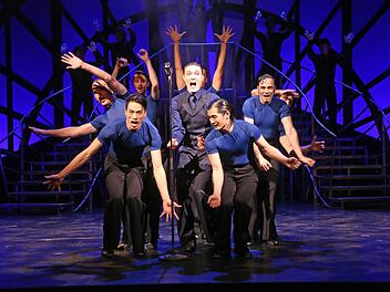It's Showtime in Coburg: Im Mittelpunkt der grandiose Musicalspezialist Andreas Langsch.  Fotos: Henning Rosenbusch