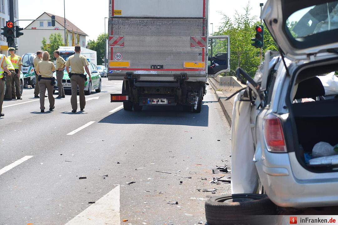 Autofahrer stirbt bei Unfall in Würzburg