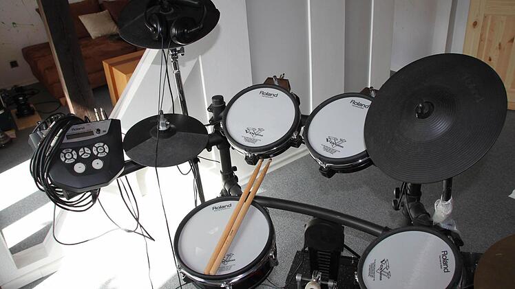 Mit diesem elektronischen Schlagzeug spielt "2control" ein paar Beats ein.