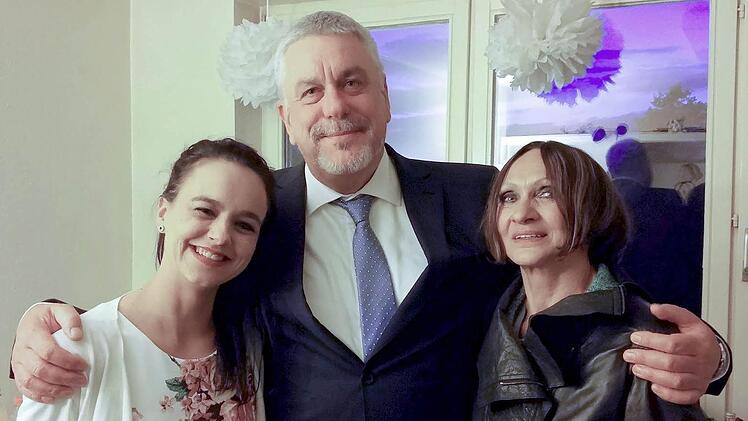 Gratulation von Coburgs OB Norbert Tessmer: Karen Spreitzer-Breyer (rechts) und Melanie König (links).Foto: Privat