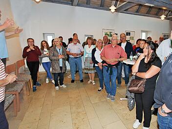 60 Gäste aus der französischen Partnerregion Cingal konnten die Maßbacher Partnerschaftsbeauftragte Vera Büdicker und Bürgermeister Matthias Klement willkommen heißen. Foto: Dieter Britz