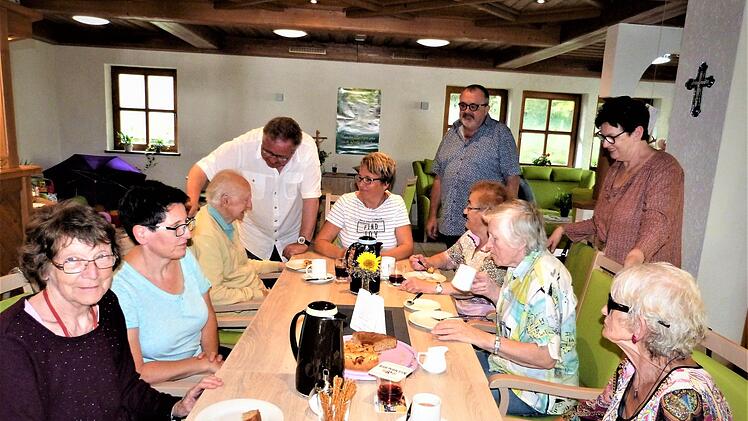Die Besucher der Hegnabrunner Tagespflegeeinrichtung sind bereits eine verschworene Gemeinschaft. Foto: Werner Reißaus