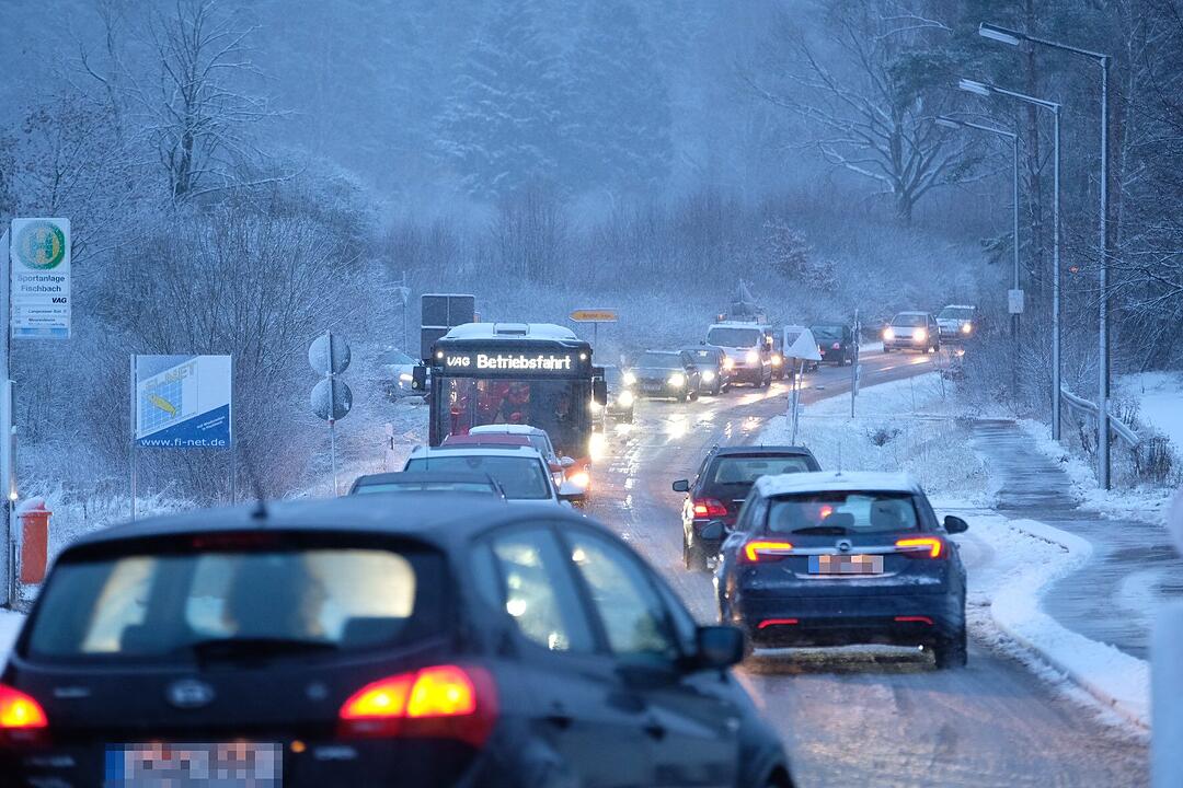 Schnee sorgt für Verkehrschaos in Franken