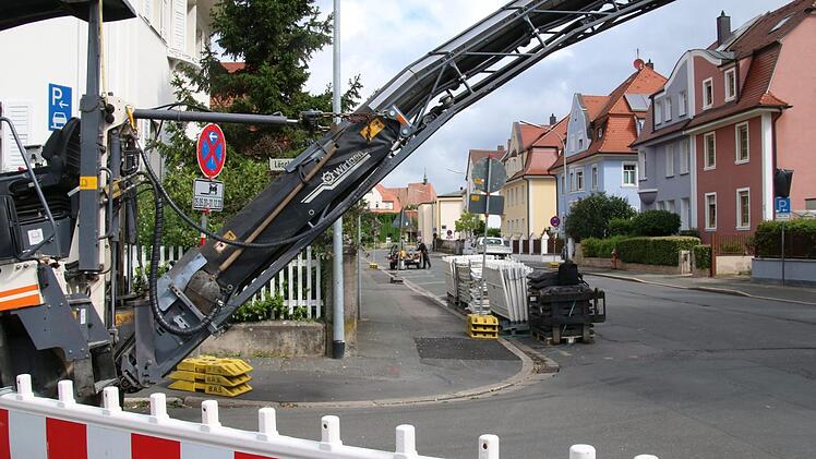 Die Luitpoldstraße in Forchheim ist voraussichtlich bis Ende dieses Jahres gesperrt. Selbst Fußgänger müssen mit Einschränkungen rechnen. Foto: Josef Hofbauer