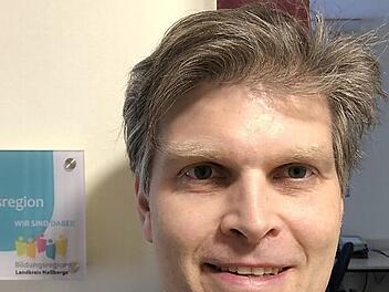 Die Volkshochschule Haßberge am Puls der Zeit: Christian Ruser ebnet den Weg für die digitale Kommunikation.