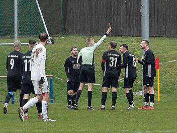 Drei Platzverweise f&uuml;r Dampfach