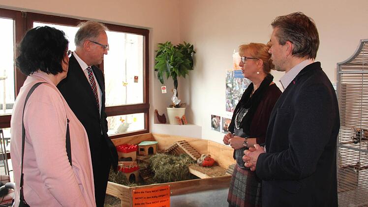 Im Eingangsbereich des Heims staunt Bartsch über den Zoo: "Das hab ich noch nie gesehen!"Foto: Johanna Blum