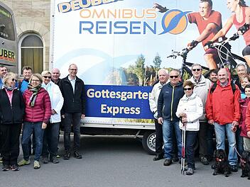 Viel Prominenz war mit dabei, als die Freizeitlinie "Gottesgartenexpress" am 1. Mai ihren offiziellen Betrieb aufnahm. Foto: Dietzer Radziej