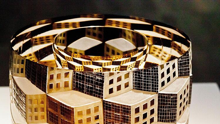 Impressionen vom 4. Coburger Glaspreis 2014 im Glasmuseum Rosenau - Katharin Coleman ("City of London", 2014, 4. Coburger GlaspreisFoto: Jochen Berger