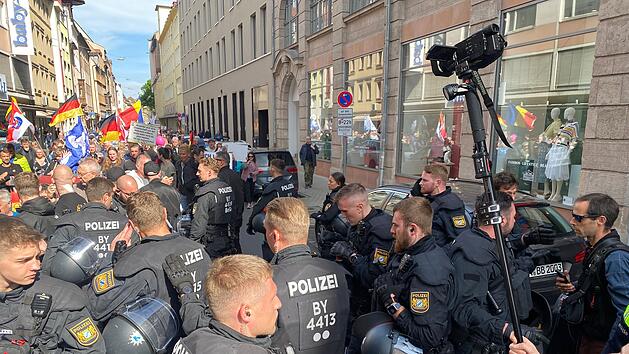 Nürnberg: Acht Polizisten bei Demonstrationen verletzt