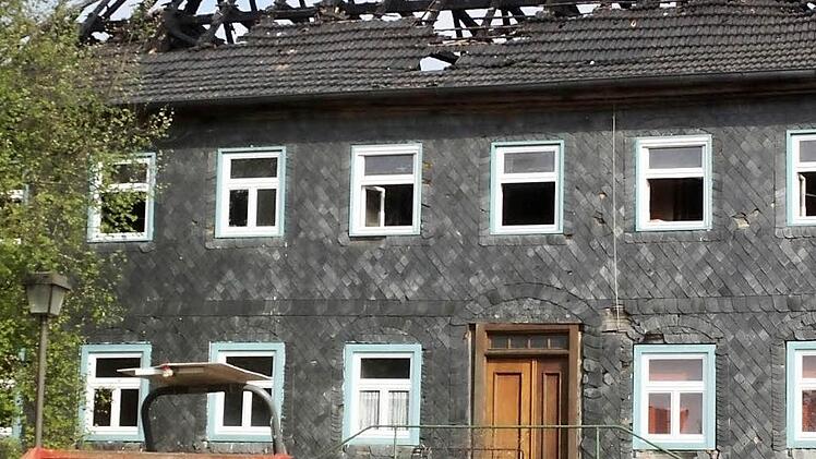 Das Haus der Gürtlers ist nach dem Brand einsturzgefährdet und muss abgerissen werden.