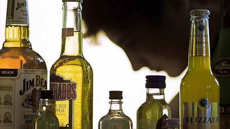 Wenn Alkohol zum Problem wird: Im mehr volltrunkene Jugendliche aus dem Landkreis landen in den Krankenhäusern  Foto: Jens Büttner dpa/lsw
