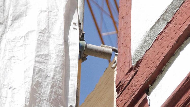 Hier sieht man, wo das Mauerwerk oberhalb des Erdgeschosses endet. Foto: Marco Meißner