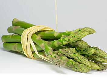 Spargel z&auml;hlt zu den beliebtesten Fr&uuml;hlingsgem&uuml;sen und hat in der Saison einen festen Platz auf vielen Tellern.