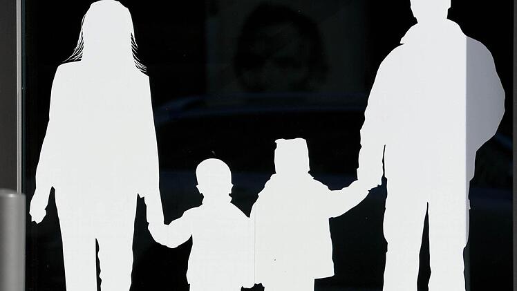 Eine "normale" Familie? Der unbekannte Vater ist immer irgendwie dabei. Foto;: Archiv