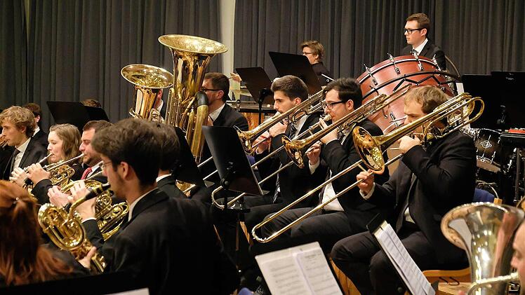 Der Orchestername WiBraPhon steht für "Winds" (Holzbläser), "Brass" (Blechbläser) und "Phon" (Klang) des Orchesters. Foto: Gerd Schaar
