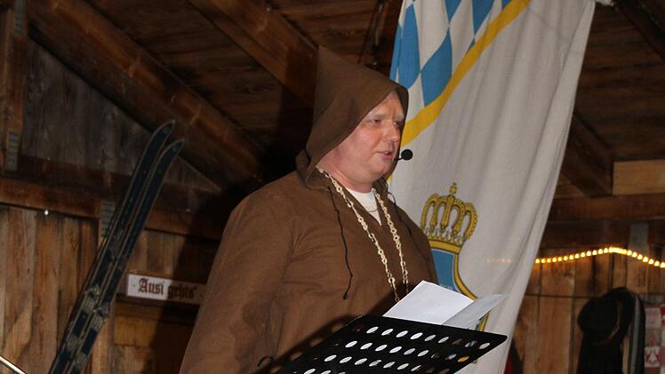 Der Mönch aus "Bratenloh" alias Martin Bittruf nahm die Lokalpolitik aufs Korn. Foto: Sonny Adam