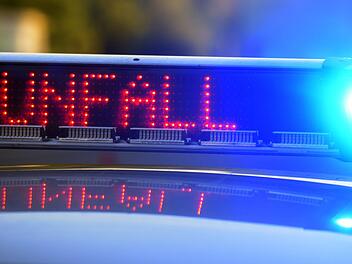 Bei einem schweren Verkehrsunfall im Landkreis Ansbach ist ein Mann ums Leben gekommen. Foto: Stefan Puchner/dpa