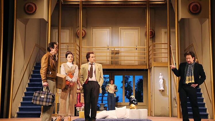 Turbulenter Bühnenspaß: Szene aus "Der nackte Wahnsinn" am Landestheater Coburg.Foto: Henning Rosenbusch