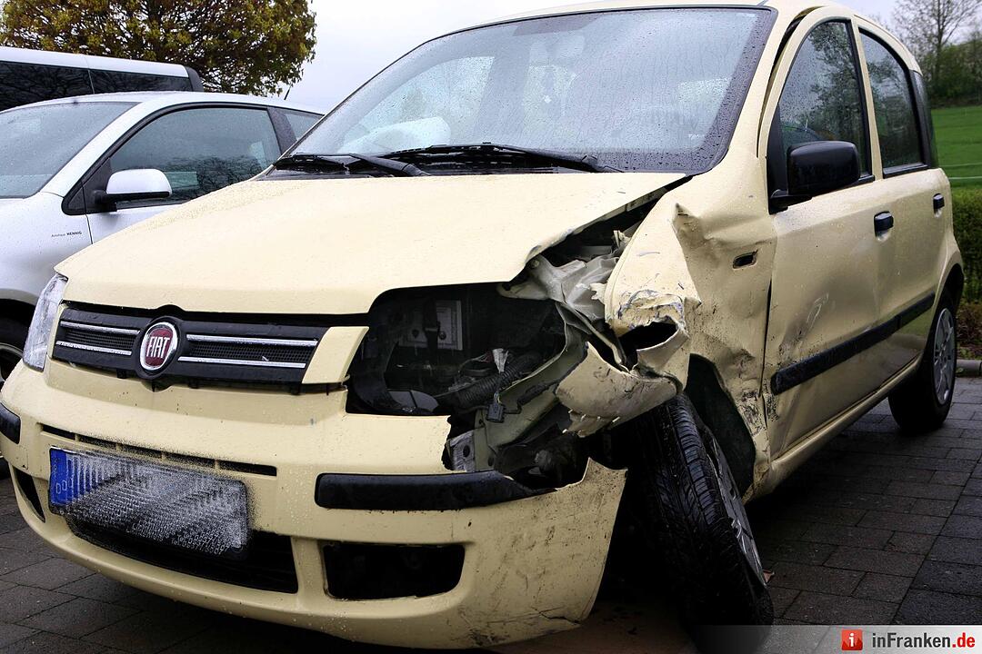 Zwei Frauen bei Unfall in Kleukheim verletzt