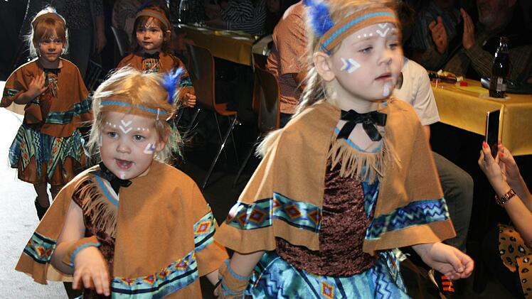 Was es nicht alles für  wirre Gedanken gibt: Ein Kindergarten will, dass die Jungs und Mädels  zum Fasching nicht im Indianerkostüm kommen. Symbolbild: Archiv