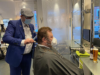 Höchstgebot 422 Euro: Bayreuther Friseur versteigert ersten Termin nach dem Lockdown