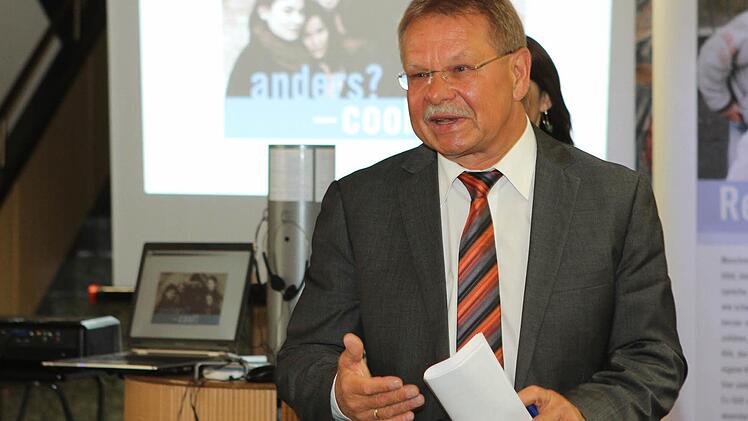 Bürgermeister W. Beiergrößlein (FW) betont, die Ausgrenzung von Menschen mit Migrationshintergrund muss aufhören.