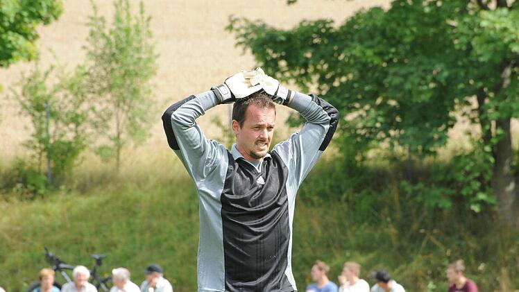 Das geht ja gut los: Unter keinem glücklichen Stern stand die Kreisliga-Premiere des TSV Reiterswiesen. Tobias Geipel (im Bild) und Co. unterlagen dem TSV Rannungen mit 0:2. Foto: Hopf