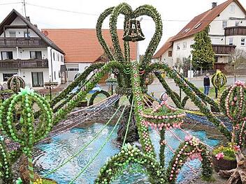 Der Bieberbacher Osterbrunnen Foto: Franz Galster