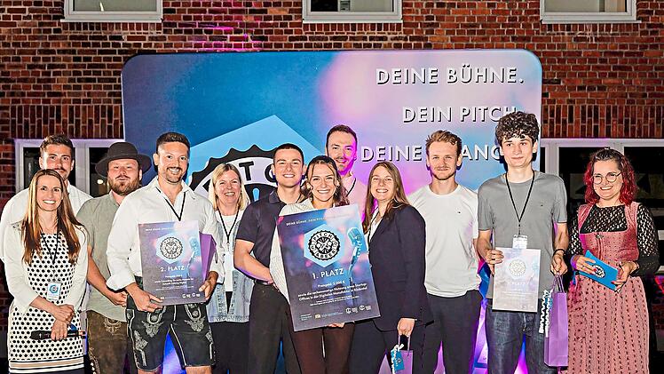 Die Gewinner gemeinsam mit der Jury.Laura Berthold