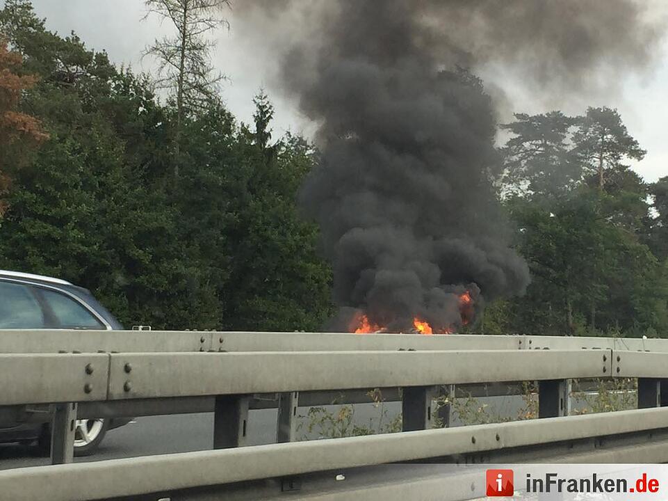 BMW brennt auf A3 völlig aus