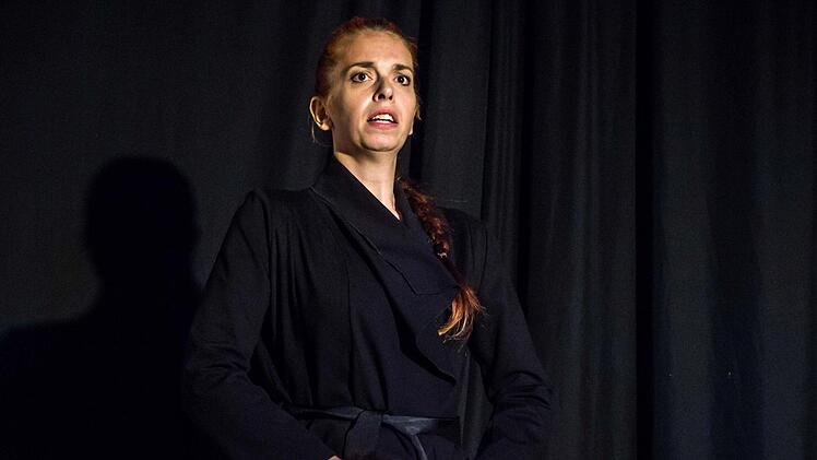 Ulrike Barz-Murauer beeindruckt das Publikum als Darstellerin in "Coburg, Deine Frauen". Foto: Jochen Berger