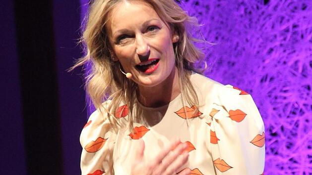 Bei ihrem Auftritt in der Adam-Riese-Halle begeisterte Monika Gruber das Publikum. Foto: Gerda V&ouml;lk